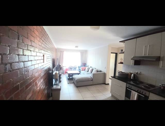 2 BEDROOM FLAT TO LET IN ESSENWOOD